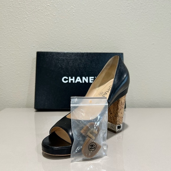 CHANEL BLACK LEATHER PEEP TOE CORK HEEL PUMPS - Picture 2 of 8